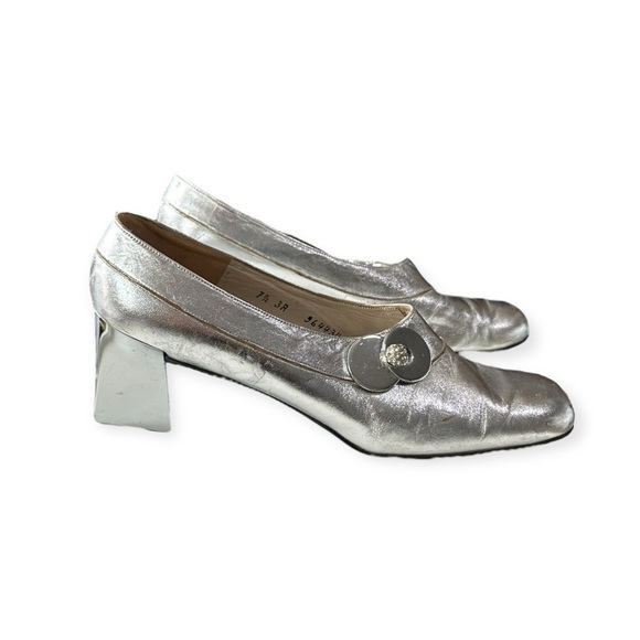 Vintage 60s Christian Dior Souliers Silver Mod Pumps with Metal Discs. Size 7 1 - Picture 5 of 16